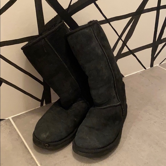 Uggs - Picture 1 of 4